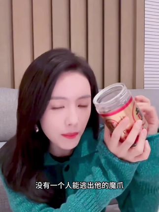 吃的停不下来😋斯哈斯哈#蔡文静 #零食分享