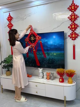电视背景墙太单调了,挂上这个桃木中国结,喜庆大气,寓意也很好#桃木中国结 #高端大气 #背景墙装饰 #家居好物 #客厅搭配