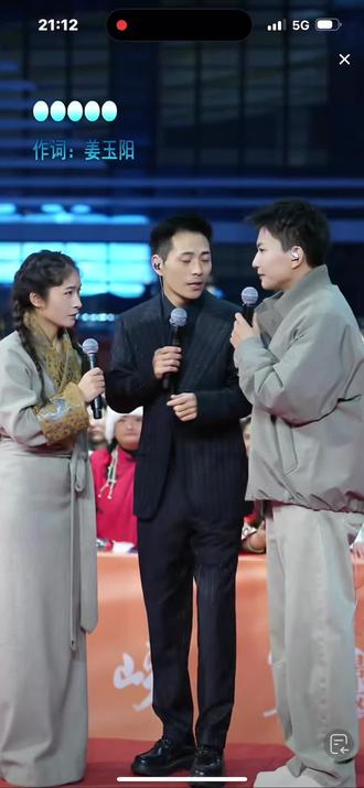 索图今晚上没有选爱妃,反而当上了电灯泡。苏潇潇歌声动听,优秀。#索图大舞台直播