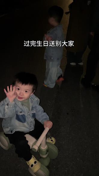 小伙伴走都行 舅舅走不行 #萌娃搞笑日常 #舅舅和外甥的日常 #舅舅与外甥 #舅舅 #小宝总成长日记