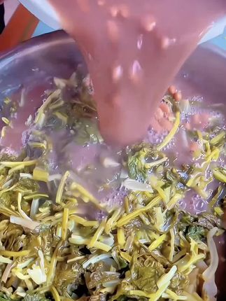 #美味下饭菜 贵州本地小萝卜酸菜,酸酸脆脆,怎么做都好吃,小时候的味道,没有胃口的老乡整点去吃#贵州美食 #萝卜酸菜 #酸菜 #地方特色美食