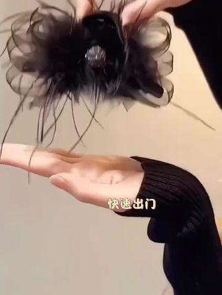 想要快速出门可以试试这款 #毛毛抓夹,时尚氛围感发饰,洋气减龄 #发夹饰品 #半扎发 #简单好看的发型