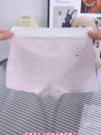 换季了,女儿的内裤我给她换成这种天然彩棉的,面料柔软舒适弹力大,a类品质的更安全更亲肤#母婴好物 #宝妈推荐 #女童内裤