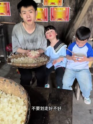 销路难大家看看我在山上采回来的植物燕窝带回去尝一尝吧#雪燕 #农村男孩二娃