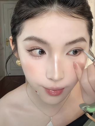 自带刀锋刷的胶笔能有多好用~手残党也能轻松画出完美眼线的秘密,眼线下至卧蚕就靠一个它~ #眼线胶笔 #手残党画眼线 #防水防汗不晕染 #平价彩妆 #眼妆