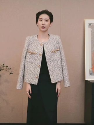 #高级感穿搭 #气质范 #今天穿什么 #时尚百搭半身裙 #半身裙 @巨量千川 @抖音小助手 @抖加🔥上热门🔥dou+🔥热点宝