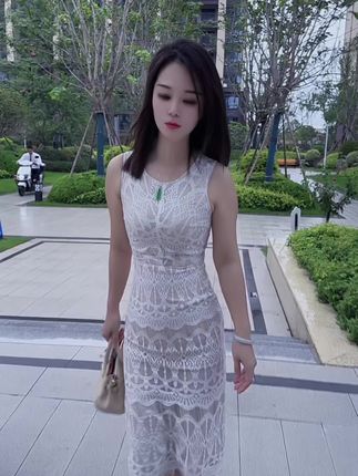 人真的要学会慢慢放过自己 不要去纠结那些已经发生的事和烂掉的关系 也不要因为一时的不开心而影响即将发生的快乐 没事的 在人生的路上天会黑 但也一定会亮.#情感共鸣#共鸣 #情感语录#人生百态 #今天长这样