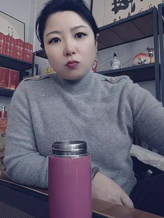 人生 确实始于40岁 上半场可能会思考,迷茫,浮躁... 下半场容不得半点思考,不躺平,不假装努力,使劲卷,卷到筋疲力尽,不留遗憾。 #平遥牛肉杏花酒 @抖音小助手