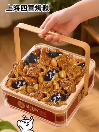 #地方特色美食 上海四喜烤麸。上海本帮菜,经典上海风味,传统四喜配料很足,有黄花菜,黑木耳,香菇,烤麸。香菇醇厚、黄花菜清香、木耳爽脆,与烤麸共谱美味华章。味浓汁多,口感松软,多汁又富有弹性。一口爆汁,承载着沪上人家的细腻情感,无论是家常餐桌,还是宴客佳肴,四喜烤麸皆以独特魅力,令人唇齿留香,难忘其味。#真材实料好味道 #超便宜超划算 #营养丰富 #四喜烤麸