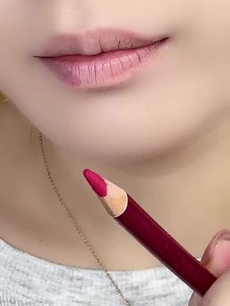 玫红色 #口红试色看这里就够了 #口红唇线笔一笔两用 #彩妆时尚好物 #好物分享