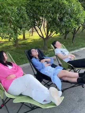 这款#午休椅可折叠#办公室可躺午休椅 三挡调节月亮椅休闲椅躺椅,结实耐用,收纳携带都很方便!#户外可躺可坐折叠椅子#折叠椅户外 #质量杠杠滴 @DOU+小助手 @巨量千川