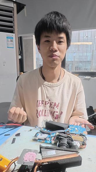 报废的极米Z6X还值不值得维修 #投影仪维修 #维修投影仪 #维修极米Z6X ##投影仪保养 #鹤巢投影仪维修服务中心