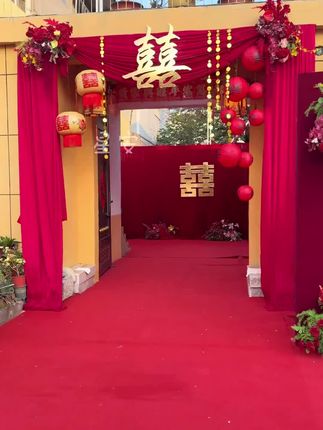 结婚当天,在家门口院子里搭建一个这样的婚礼帐篷,不仅可以遮阳避雨,而且喜庆氛围感满满,亲戚朋友来了都会夸赞一番,关键是价格还不贵,喜欢的朋友可以点击下方链接查看详情。#农村婚礼#结婚#门口