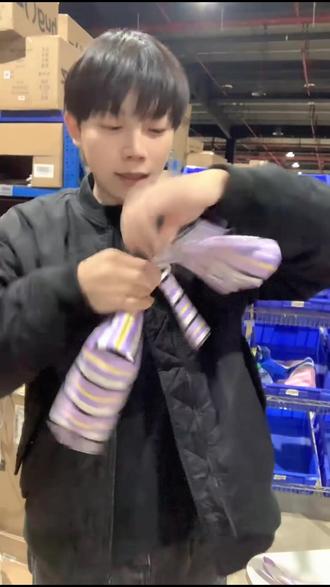 小巧防水手腕包,出门再也不怕忘带化妆品!