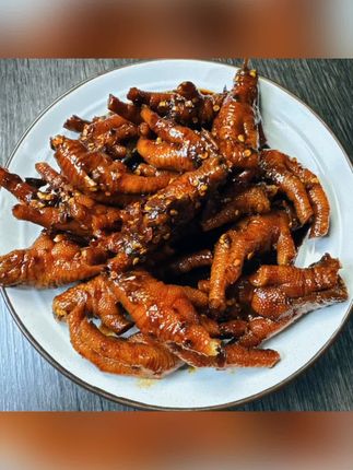 糊辣鸡爪,鲜辣入皮,酥到脱骨。糊香缠舌,辣劲暗藏,啃得过瘾,越嚼越有味,停不下来!#好吃到停不下来 #香辣鸡爪