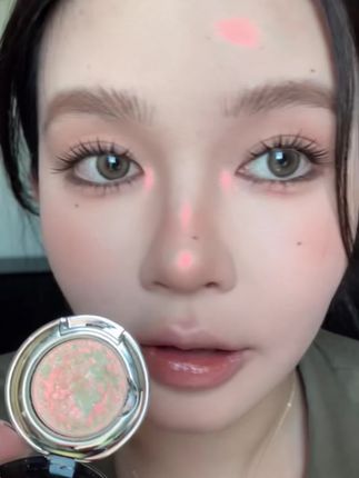 闪门我必拿下!看到这款变色龙高光直接沦陷了..#变色龙#爆闪#巽菲特变色龙#眼影#爆闪