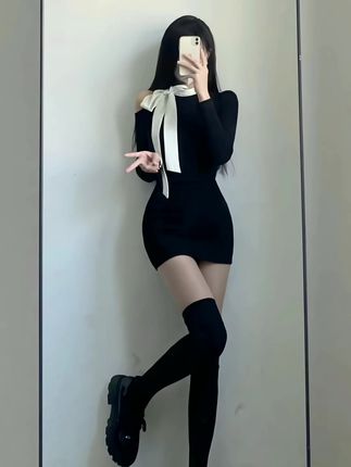 今天是纯欲风御姐辣妹穿搭‖ootd穿搭 姐妹们!都去穿这件纯欲法式小黑裙~辣妹露肩蝴蝶结设计感十足!巨巨巨收腰显瘦高级~御姐气质拉满!喜欢的姐妹们快冲~#辣妹穿搭 #小个子显高显瘦穿搭 #约会穿搭 #小黑裙 #ootd穿搭