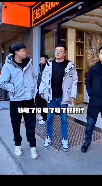 风少爷AK结婚,达摩参加婚礼宴,全村热情接摩总到来,摩总的到來很受欢迎,被粉丝和村民围观,新婚快乐!百年好合!达摩来了。