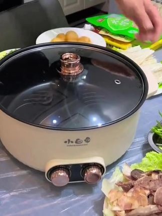 两边可独立控温的鸳鸯# 电火锅 7升大的大容量,能满足全家人的需求~# 在家吃火锅# 鸳鸯锅# 火锅约起来# 家庭版火锅