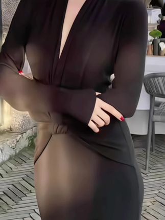 法式设计高级感扭结深V领长袖连衣裙女气质修身显瘦黑色包臀长裙#女神 #今日穿搭 #穿出高级感 #高级感穿搭 #气场全开