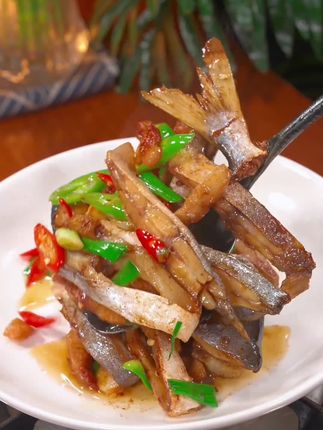 金鲳鱼干焖五花肉#太好吃了 #下饭神器 #海鲜美食 #海鲜干货 #金鲳鱼干