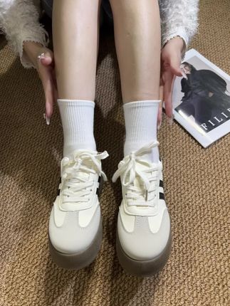 这个纯色系新疆棉袜真的太好看了,上脚很舒服,吸汗透气不臭脚,搭配各种鞋子也是非常百搭!#袜子 #棉袜 #透气舒适 #纯色袜子#好穿又百搭
