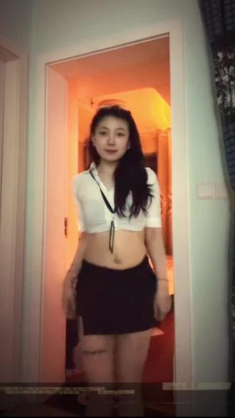 #张佳慧跳舞 #本小姐就跳一次 #今日份身材打卡 #舞蹈房美女 满满 快来夸我