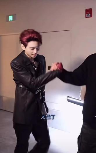 我看看是谁双担狂喜了
#鹭卓#卓沅#蒲熠星 #十个勤天#名侦探学院