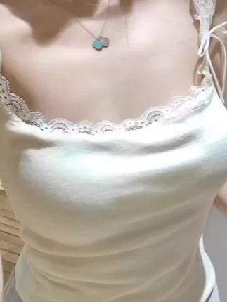 纯欲蕾丝吊带背心女秋冬无袖白色遮副乳内搭打底美背上衣#辣妹穿搭 #休闲穿搭 #美背穿搭 #吊带背心 #休闲舒适