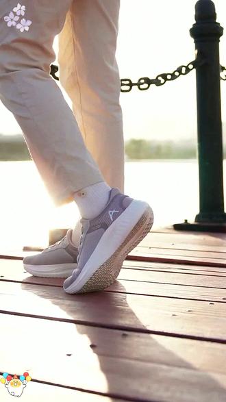 Anni mama一脚蹬宽楦防滑加绒健步鞋A1006yl
#一脚蹬舒适健步鞋 #冬季防滑加绒鞋 #宽楦闪穿时尚鞋