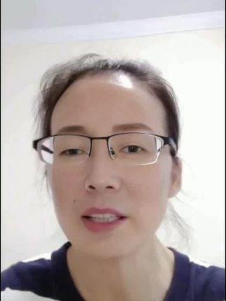 眼睛又干又涩?一整天盯屏幕,累到睁不开?别硬撑了!我最近发现这款米卡博蜡笔小新叶黄素蒸汽眼罩,真的救了我!晚上追剧、加班后敷一片,温温热热超舒服,像给眼睛做了个SPA。里面添加了叶黄素成分,呵护眼肌,小朋友写作业累、学生党熬夜复习都能用。我家表妹住校带一盒,全宿舍抢着用,第二天眼睛亮亮的,不浮肿也不酸胀。卡通包装还超可爱,随身包就能放。闭上眼,享受这片刻放松吧! @抖音小助手
