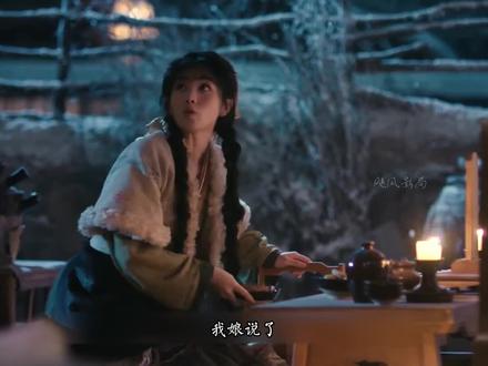 樊长玉与化名言正的武安侯谢征敲定假婚入赘协议,婚期定在七日后。长玉为他办理户籍、筹备喜服,途中听闻武安侯战死的传闻,夜晚拉着谢征祭拜其牌位,坦言敬佩,令谢征动容。赌坊金爷受樊大牛指使强抢地契,谢征带伤出手震慑众人,护下地契,却也暴露不凡实力。李怀安到访探查谢征下落,对其身份生疑,朝堂权谋暗流渐涌。#影视剧名场面 #电视剧 #电视剧解说 #逐玉