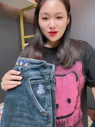 30岁以上的男人就不要再穿劣质的牛仔裤了! #秋季新款 #牛仔裤男款 #面料柔软舒适 #男装