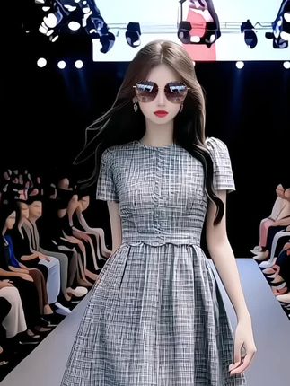 法式气质复古格子连衣裙女2025年夏季新款休闲时尚减龄中长款裙子#夏日度假穿什么 #摆脱路人感的小个子女生穿搭 #夏日中性风穿搭日记 #轻松get夏日淡人穿搭 #夏季穿搭