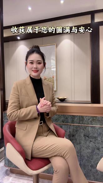 最近被@奔驰-王闪电 狠狠的圈粉了!真正的销售艺术,是忘却技巧,用一颗纯粹的心去关照另一颗心❤️他用行动诠释了,奔驰的“心豪华主义” 和“待客之道”,不是挂在墙上的标语,而是融入血液的真诚、刻进骨子里的专业,以及总愿“多做一步”的温柔👍🏻