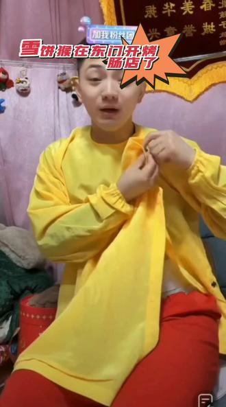 雪饼猴在公园东门开烤肠店了! #雪饼猴 @王铁柱(雪饼猴🐒)