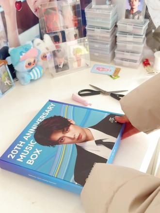 梓渝Q音礼盒开箱❗️月月好漂亮~
在上班前收到啦!速速开箱一个❗️
待会好好品品照片!!
#明星周边 #追星日常 #周边 #梓渝 #lp