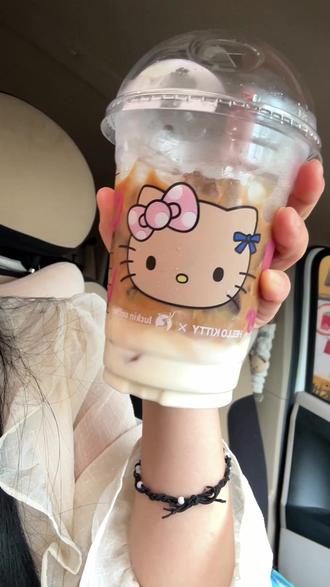 瑞幸主打一个听劝,去水全冰的全冰奶酪美式正式上线,终于不用备注啦,好浓郁好好喝啊#瑞幸咖啡 #美式 #咖啡 #瑞幸联名kitty #我要上热门