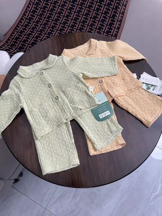 立秋后天说了就冷了,这种纯棉纱布家居服快给娃安排上,面料柔软亲肤,吸汗透气性特别好~#高品质童装#面料柔软舒适#透气舒适#儿童家居服#睡衣家居服