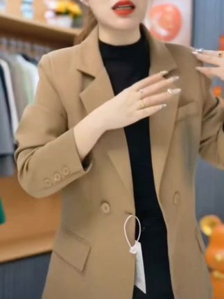 春季薄款气质西装外套女双排扣设计百搭修身小西服上衣#秋季外套#西装外套#面料柔软舒适#面料柔软舒适@DOU+好生意