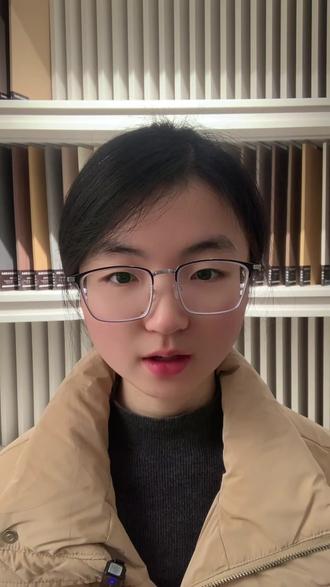 免拉手设计,是颜值神器还是智商税? “全屋定制做‘免拉手设计’,怕不实用?视频全面对比三种主流方案:1️⃣门板下延(地柜首选)2️⃣反弹器(颜值高有寿命)3️⃣铣型拉手(耐用价高)。教你根据使用场景(厨房/客厅/卧室)和人群(老人/小孩)做选择,并给出安装验收要点,兼顾颜值与实用!#全屋定制 #免拉手设计 #极简风 #装修避坑 #五金