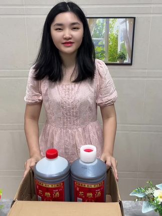 咱家人做饭,料酒从来没进过门!只认这桶绍兴十年陈花雕,五斤大桶装,线下买桶就得三四十! 现在链接搞活动,这价真的捡到宝!一打开满屋子酒香,用糯米小麦自然发酵的,你看这酒花多绵密!橙亮亮的颜色,光看着就有食欲! 炒菜、炖肉、调饺子馅,放两勺直接香到跺脚,增香提味绝了!五斤装这个价不常有,刷到还有库存,赶紧拍两桶,吃到过年都够!#花雕酒 #绍兴花雕酒 #绍兴花雕酒十年陈 #强烈推荐 #好物推荐🔥