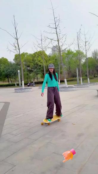 陆地冲浪板 免蹬地陆地冲浪板初学者成人专业代步四轮刷街代步专用滑板#时尚出行 #免蹬地滑板 #成人代步 #实用滑板 #潮流单品