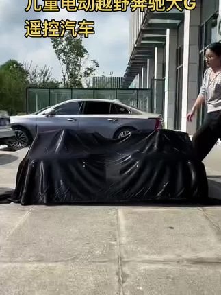 儿童电动越野奔驰大G四轮遥控汽车 酷炫的外观 ,多色可选,可遥控,可自,车身稳固防侧翻,还可以当摇摇车,可坐双人,亲子互动,承重力强,双开门,自带安全带,安全性价比高,四驱动力更足,迟久续航,四轮自带音乐灯光,没电了还可以拖着走,多媒体操作面板,操作简单易学,底盘高有爬坡更有劲,静音不扰民,宝妈解放双手,锻炼宝宝的专注力,好奇心,身体携调能力,小宝贝不哭不闹,开着自己的爱车,就是这条街最靓的仔,玩的爱不释手,开心到飞起,这车技没谁了,无忧无虑的童年如此简单,