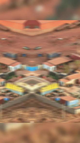 据当地媒体2026年1月14日报道,几内亚东北部坎坎地区锡吉里(Siguiri)再度爆发暴力抗议活动。当晚有消息传出当地知名环保人士阿里·蒂亚姆(Aly Thiam)因指控与1月7日兰西内·谢里夫(Lancinet Chérif)死于法达科隆矿区(Fadakolon)有关而再次被捕。
消息传出后,锡吉里多个街区紧张局势骤然升级,抗议者在多条主要干道与安全部队发生冲突,要求释放阿里·蒂亚姆。其中一些抗议者前往了锡吉里的库鲁尼地区(Kourouni),放火焚烧了停在公路旁的中国运营商设备,两台波克林牌挖掘机和两辆皮卡车被烧毁,一名中国公民据称被抗议者投掷的物品砸伤,并无生命危险。另有消息称库鲁尼区长的摩托车也被抗议者抢走。
当晚警方为缓解局势宣布释放阿里·蒂亚姆,并将其转交给锡吉里长老会处置。
据了解,当地抗议群众与几内亚地方当局的紧张态势可追溯至2025年11月,当时环保人士阿里·蒂亚姆煽动民众,号称要将“波克林牌挖掘机从锡吉里地区驱逐出去”。随后抗议风向转向指控当局“在禁止挖掘机上缺乏后续行动”,进而导致阿里·蒂亚姆于11月末被当局逮捕。逮捕行动随即引发了暴力冲突,造成一人死亡多人受伤。
2026年1月7日(也有消息称是1月8日)晚间,两个非法采金团伙在法达科隆矿区发生冲突,一群年轻人随后前往该矿试图阻止非法采金团伙,随即引发新一波冲突,期间造成1人死亡多人受伤。
值得注意的是,尽管几内亚当局近年来采取强硬手段严打境内非法采金行为,但锡吉里等地的非法采金活动依旧屡禁不止,也接连有中国公民因被指控参与其中而被捕。就在1月13日,锡吉里初级法院刚刚开庭审理了“法达科隆案”牵扯的4名中国公民,4人被控在当地“组织和指挥非法采矿活动、在没有有效采矿许可证的情况下开采自然资源、使用重型机械造成严重环境破坏以及非法留居几内亚”。
鉴于此,针对在几内亚锡吉里地区从事非法采金活动的中国公民,基于2026年1月最新的严峻执法形势和暴力冲突现状,提出严正建议与警示,当前几内亚当局对非法采金的打击力度已显著加强,继续停留或违规作业将面临极高的代价。