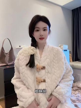 天气极速降温,姐妹们千万别感冒了,可以给自己准备这款保暖的珊瑚绒家居月子服,超级卡哇伊,不轻易掉毛,超舒服#家居月子服 #孕妈哺乳月子服 #珊瑚绒睡衣 #孕期囤货 #这个冬天不怕冷