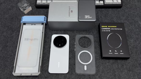 不知道怎么给自己的荣耀magic8pro选择配件?看这一期视频就够了#数码科技 #手机配件 #钢化膜 #荣耀 #荣耀magic8pro