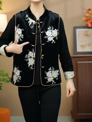 #优雅气质 #国风古韵 #中式美学服饰 #秀出新国风 #被秋日氛围感穿搭拿捏了