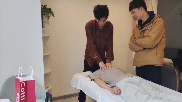 今天教徒弟足疗手法,他上手还是挺快的#成都推拿按摩 #带徒弟日常 #养生spa足浴足疗