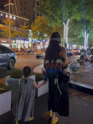 #张予曦毕雯珺真拍了红裙抱 #深情眼 #张予曦 #毕雯珺